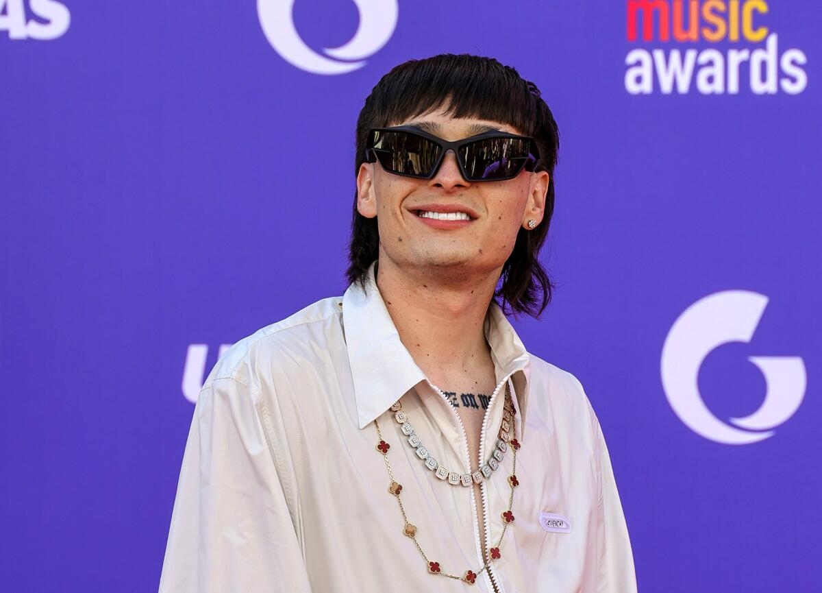 Peso Pluma di 2025: Gelombang ‘Corridos Tumbados’ yang Menguasai Dunia dan Menulis Ulang Aturan Main